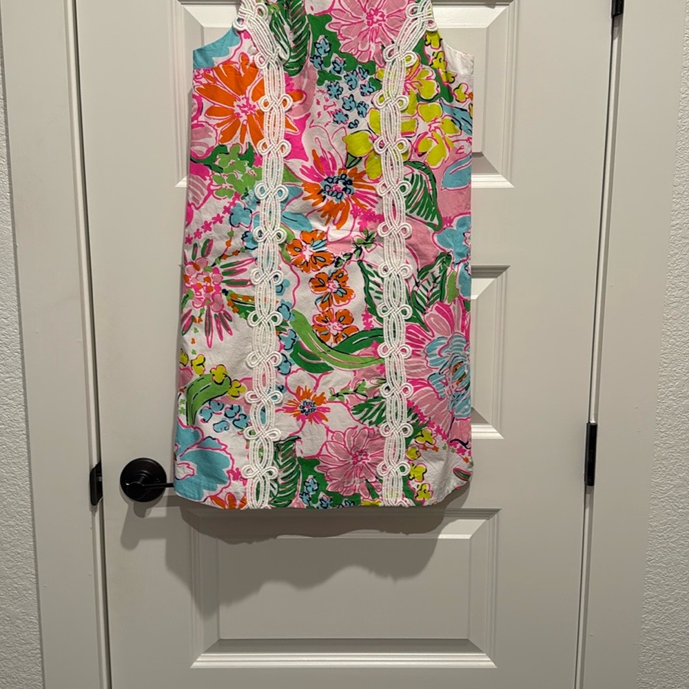 Lilly Pulitzer Floral Kids Dress - Pink, Green, Blue.
Size 10/12.
